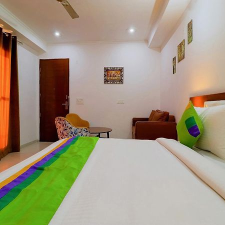 Treebo Rejoice 52 - 3Km From Huda City Metro Station Badshahpur Exteriör bild