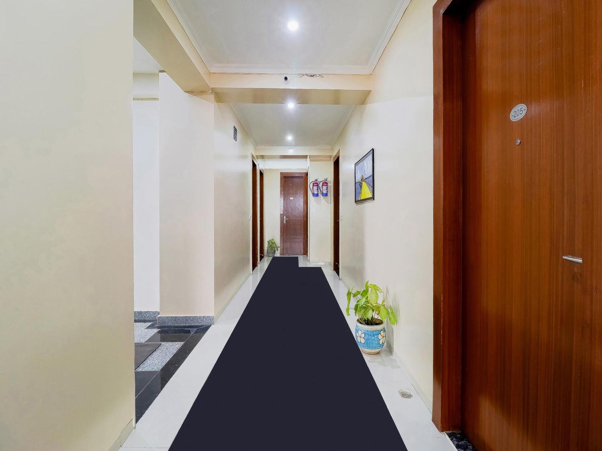 Treebo Rejoice 52 - 3Km From Huda City Metro Station Badshahpur Exteriör bild