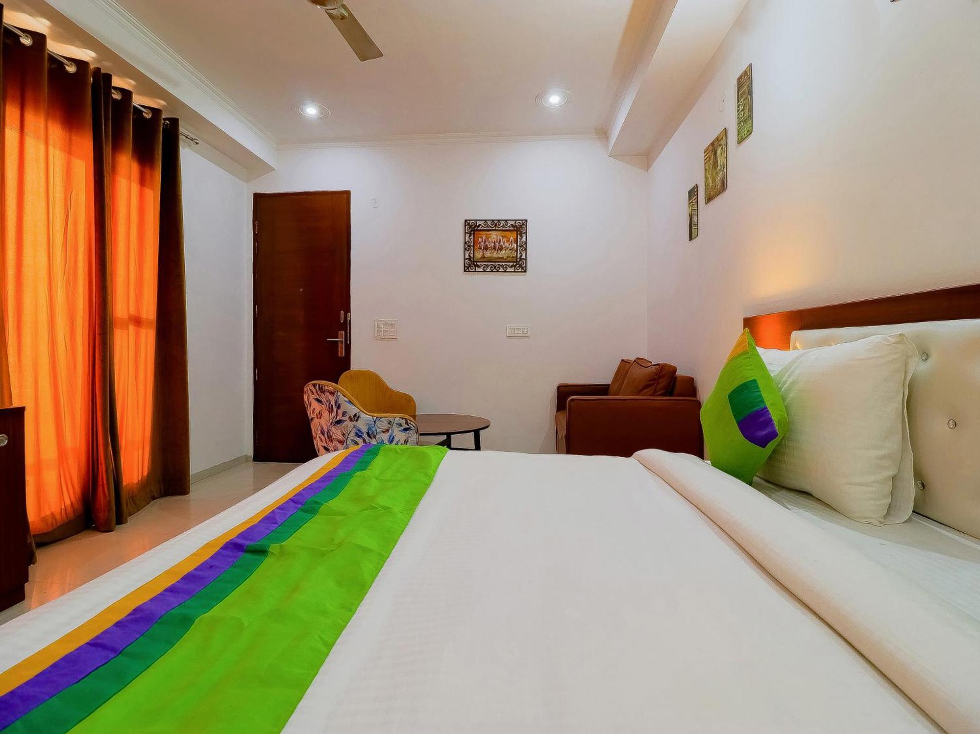 Treebo Rejoice 52 - 3Km From Huda City Metro Station Badshahpur Exteriör bild
