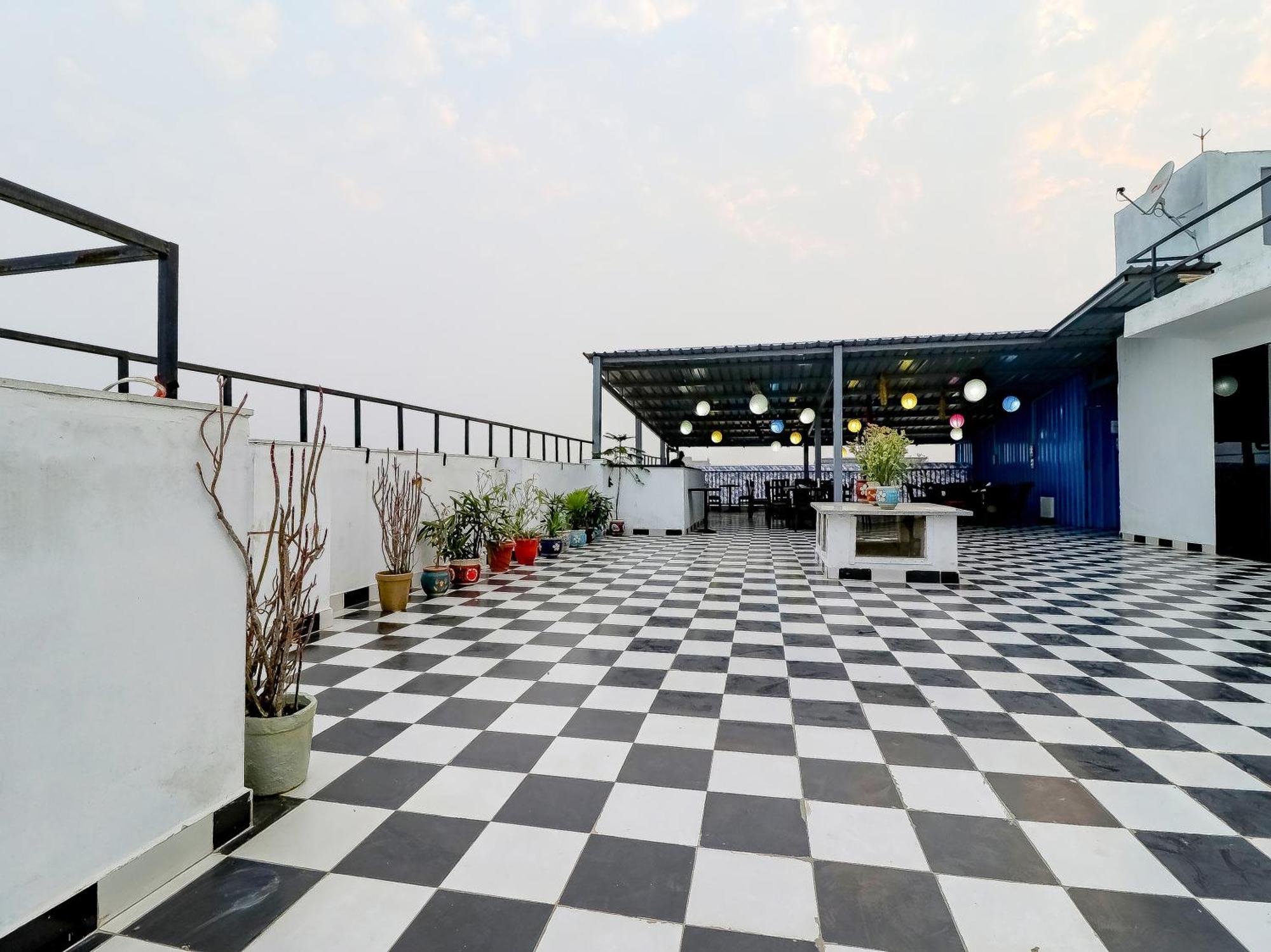Treebo Rejoice 52 - 3Km From Huda City Metro Station Badshahpur Exteriör bild