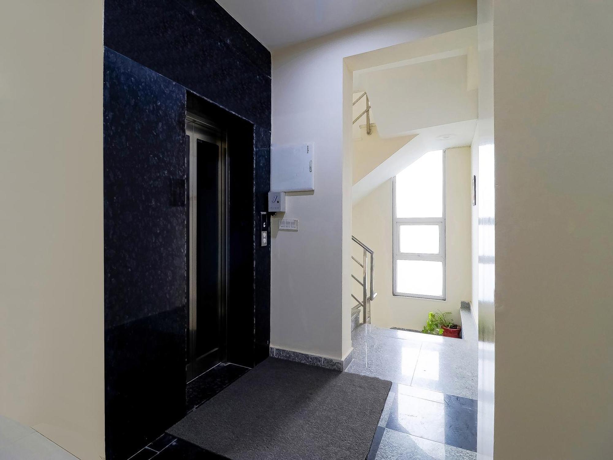 Treebo Rejoice 52 - 3Km From Huda City Metro Station Badshahpur Exteriör bild
