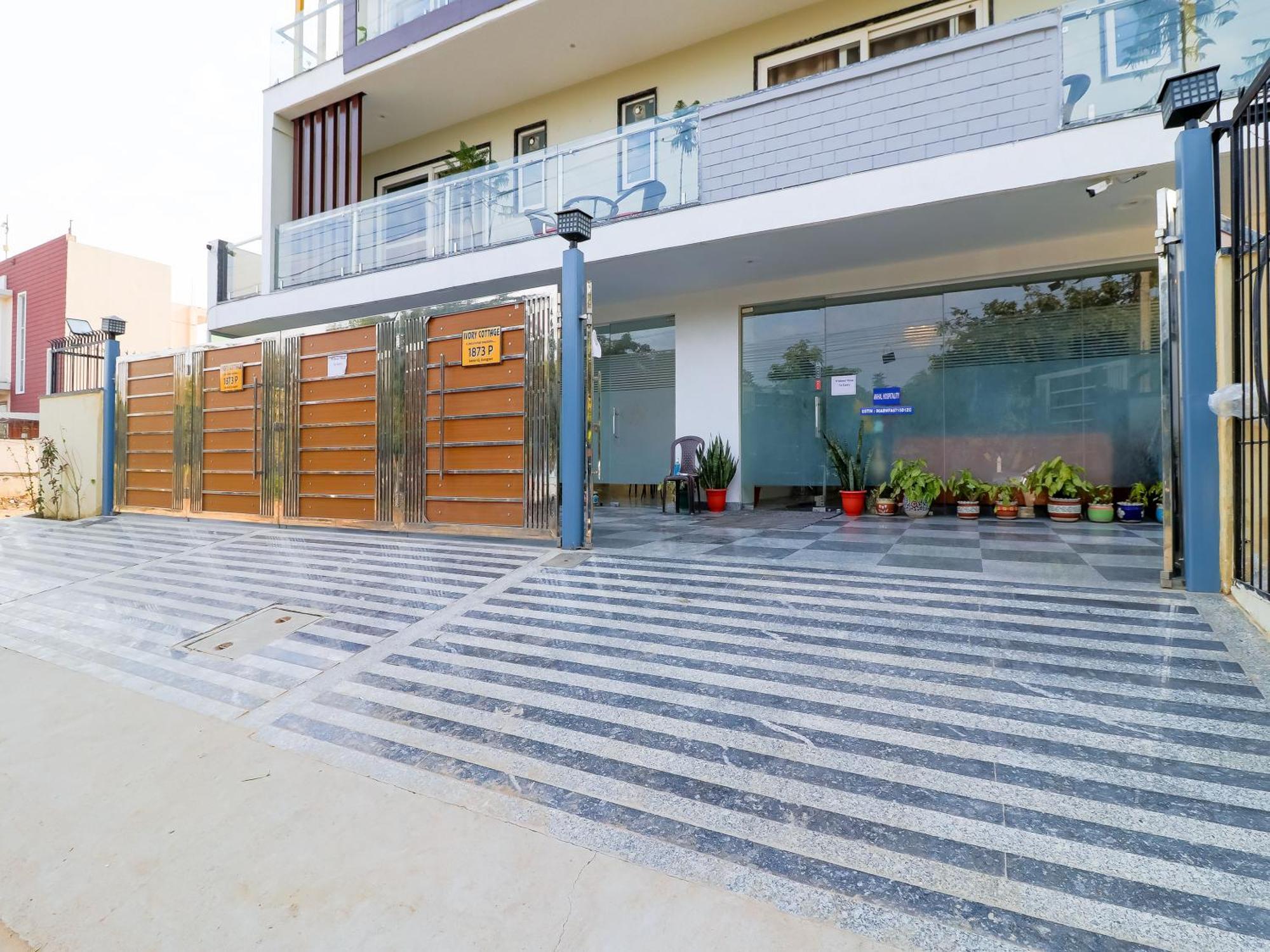 Treebo Rejoice 52 - 3Km From Huda City Metro Station Badshahpur Exteriör bild
