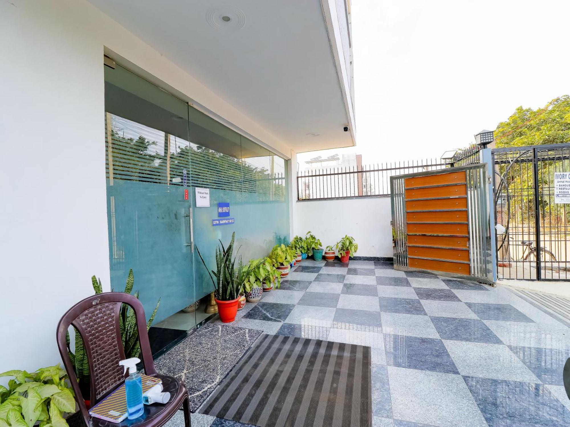 Treebo Rejoice 52 - 3Km From Huda City Metro Station Badshahpur Exteriör bild
