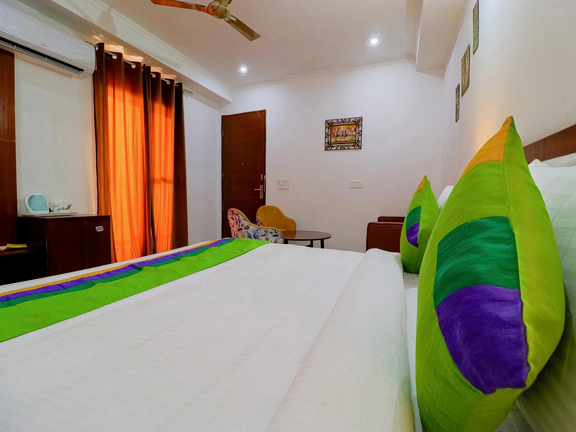 Treebo Rejoice 52 - 3Km From Huda City Metro Station Badshahpur Exteriör bild