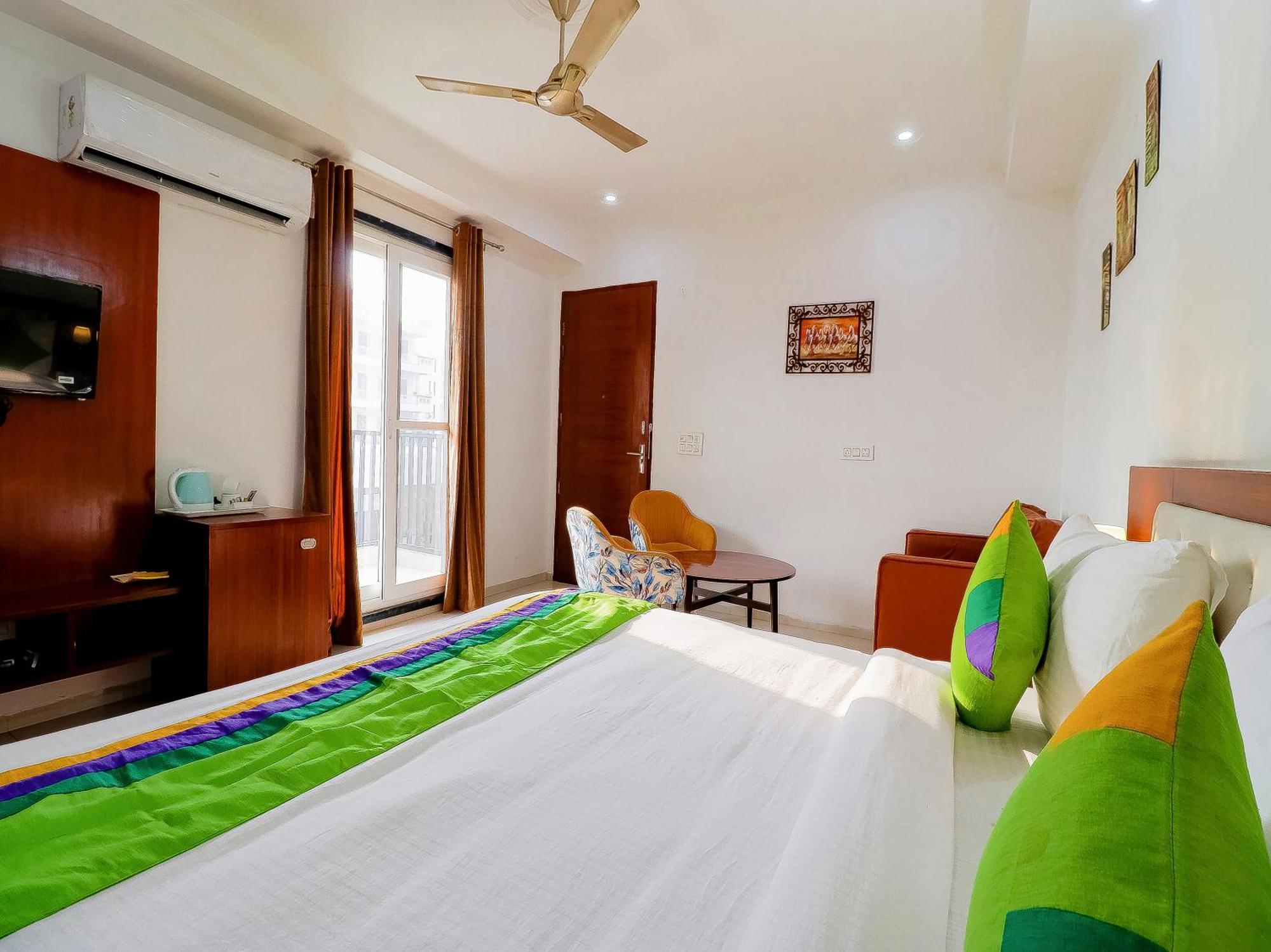 Treebo Rejoice 52 - 3Km From Huda City Metro Station Badshahpur Exteriör bild
