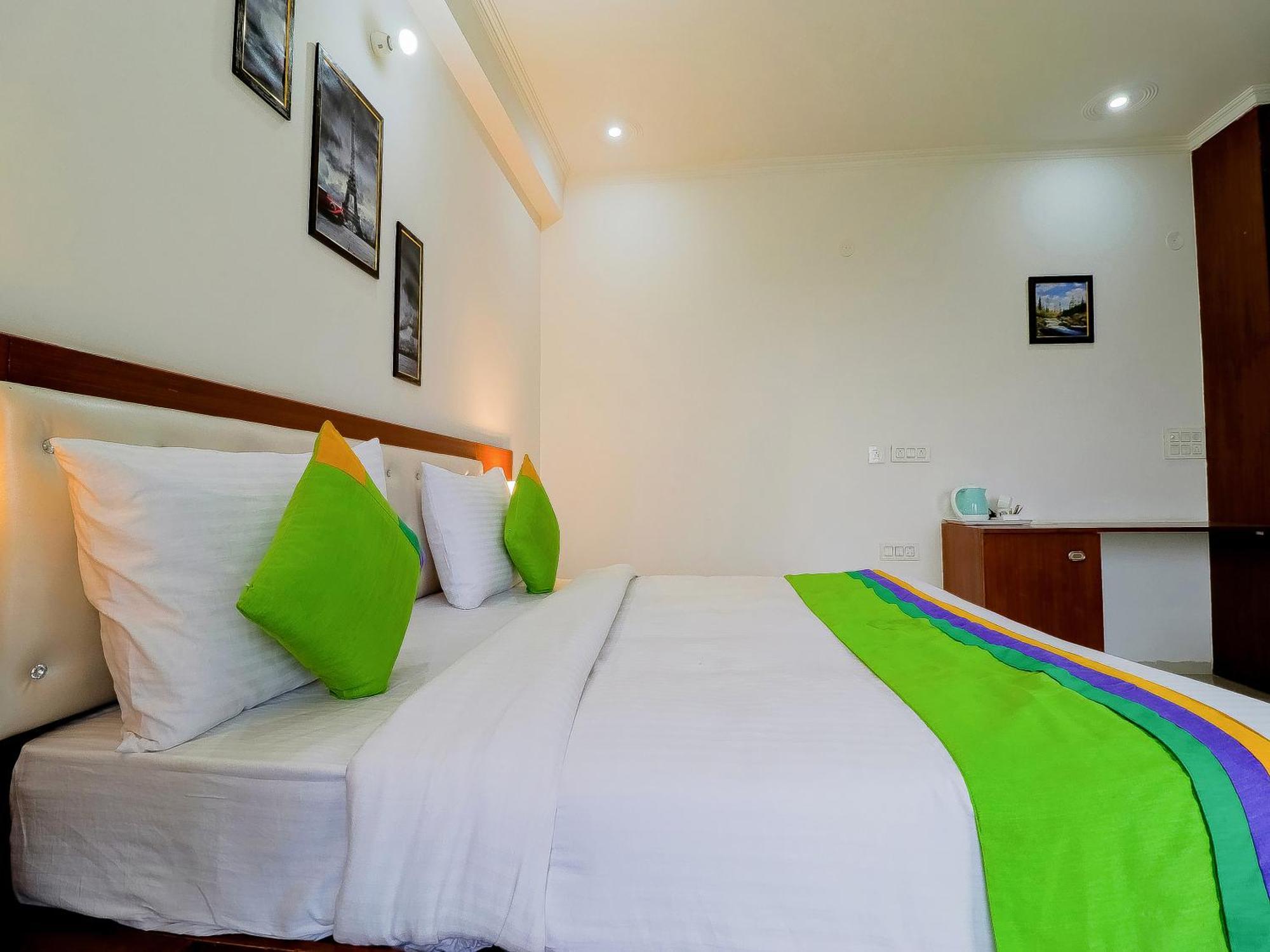 Treebo Rejoice 52 - 3Km From Huda City Metro Station Badshahpur Exteriör bild