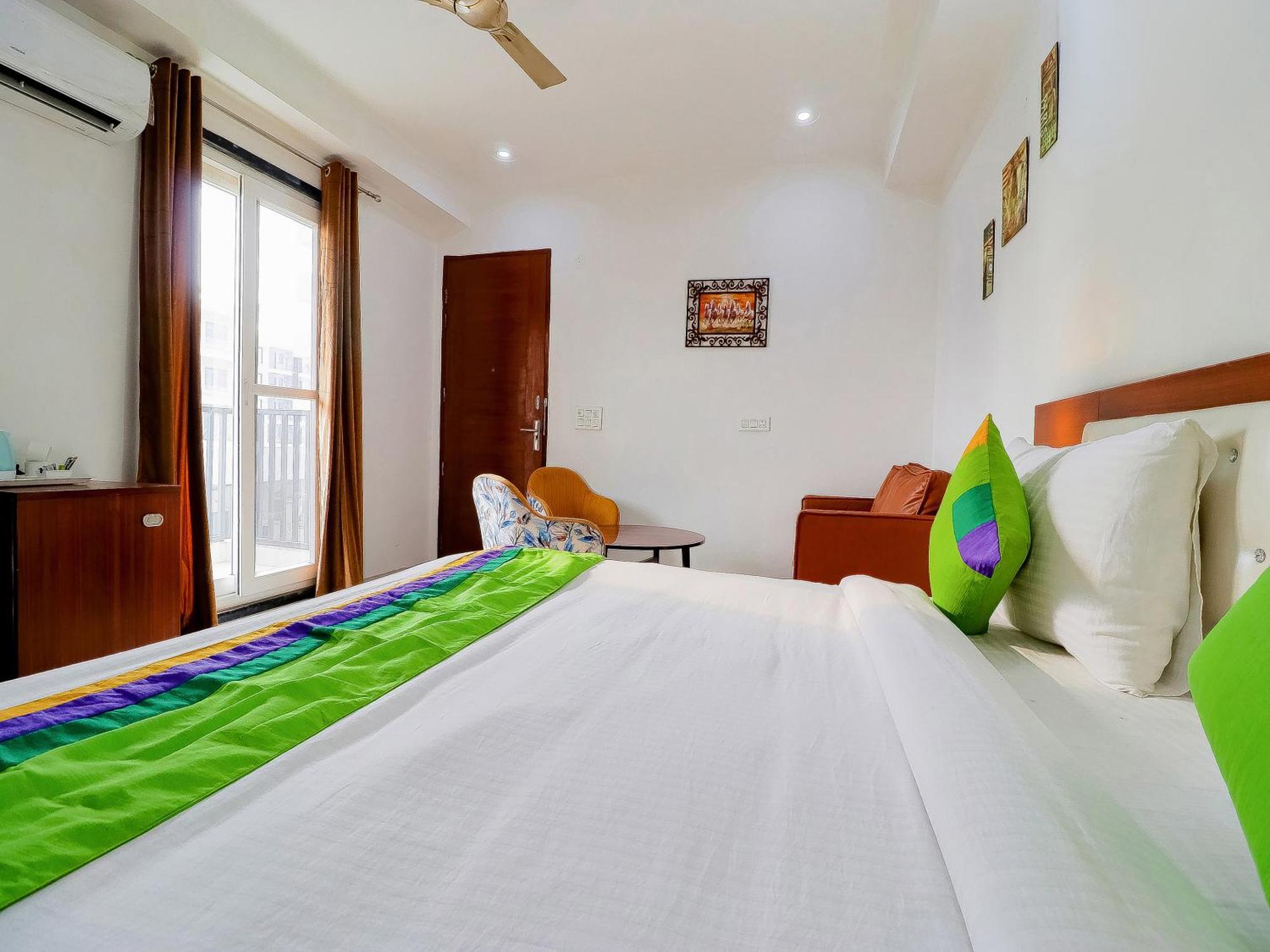Treebo Rejoice 52 - 3Km From Huda City Metro Station Badshahpur Exteriör bild