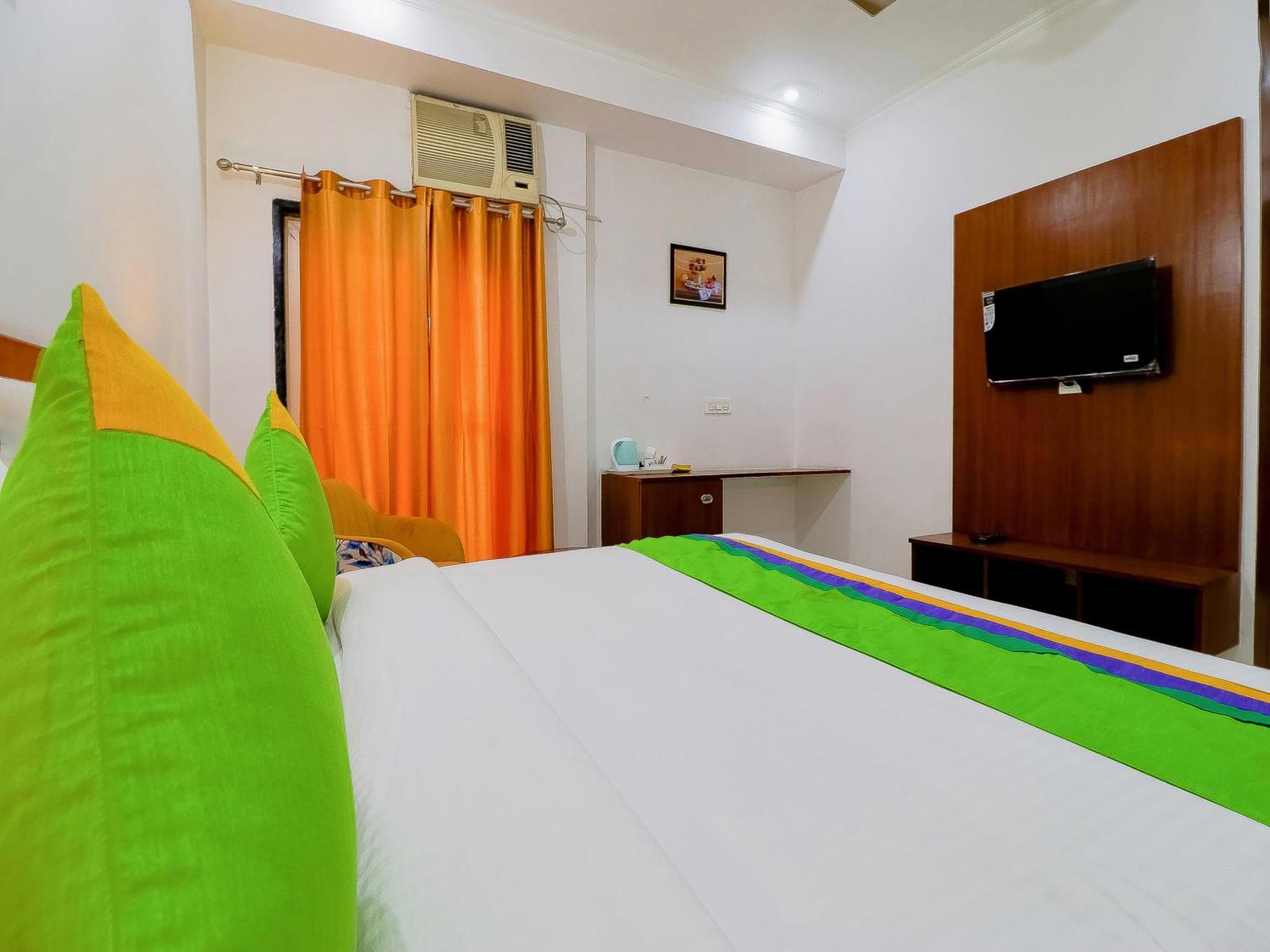 Treebo Rejoice 52 - 3Km From Huda City Metro Station Badshahpur Exteriör bild