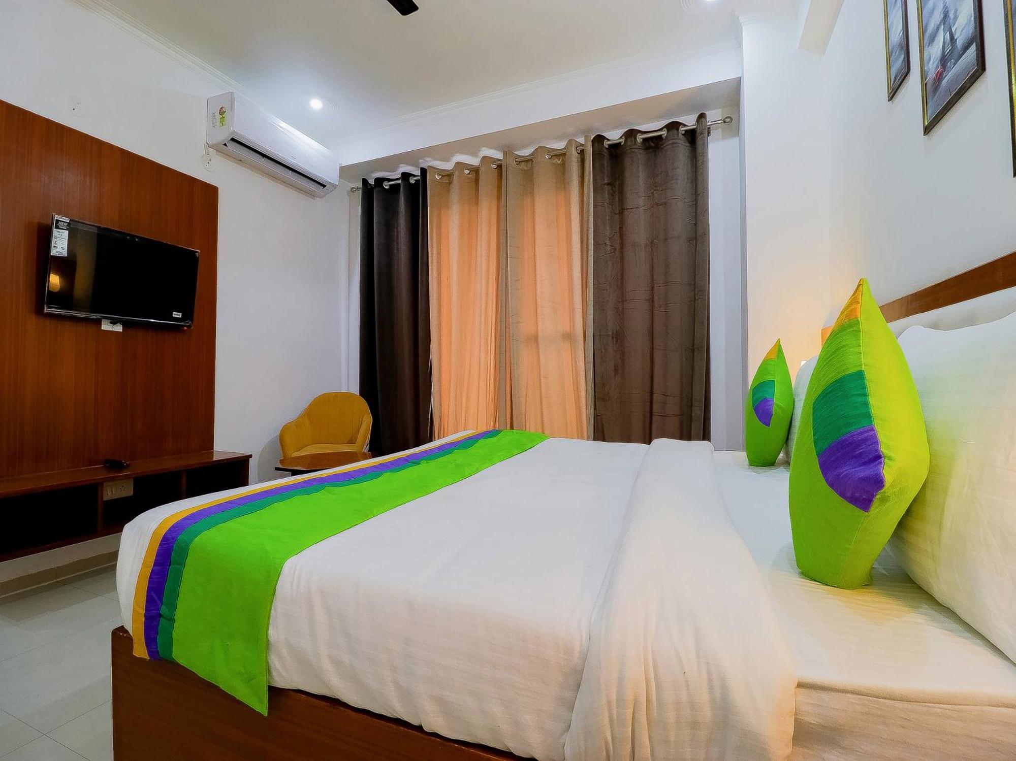 Treebo Rejoice 52 - 3Km From Huda City Metro Station Badshahpur Exteriör bild