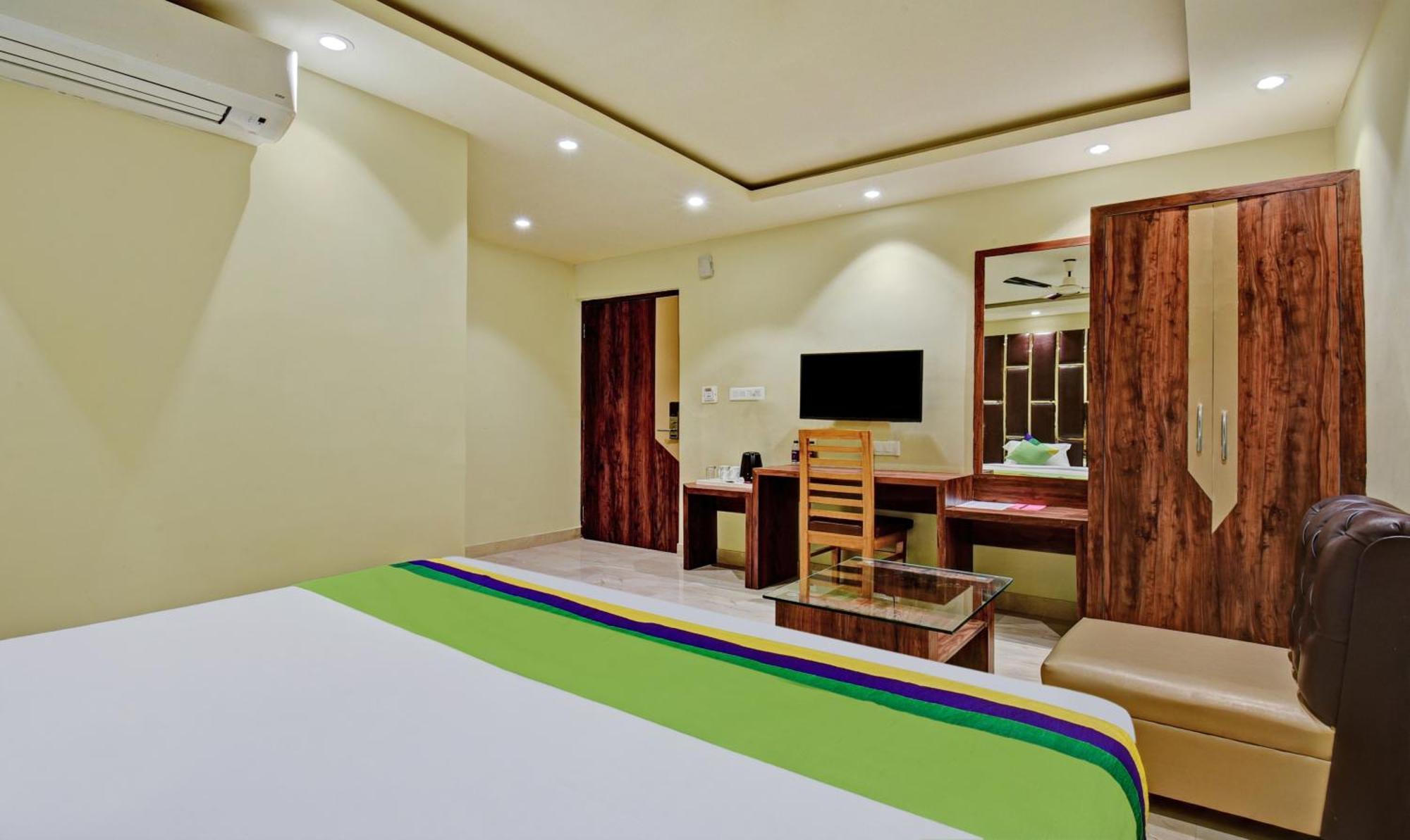 Treebo Rejoice 52 - 3Km From Huda City Metro Station Badshahpur Exteriör bild