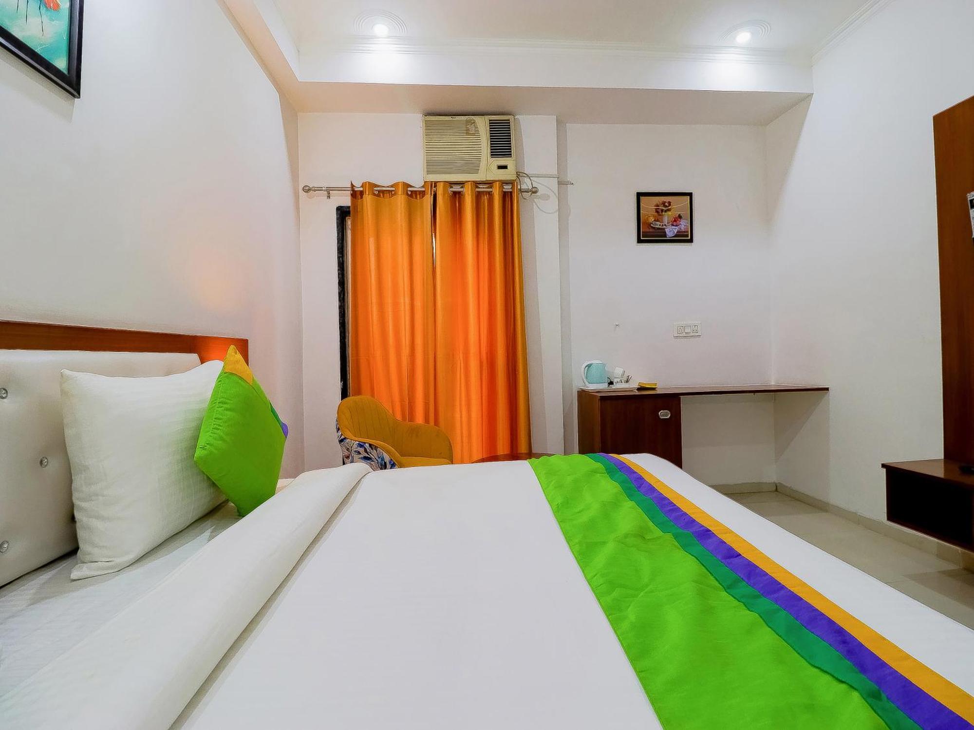 Treebo Rejoice 52 - 3Km From Huda City Metro Station Badshahpur Exteriör bild