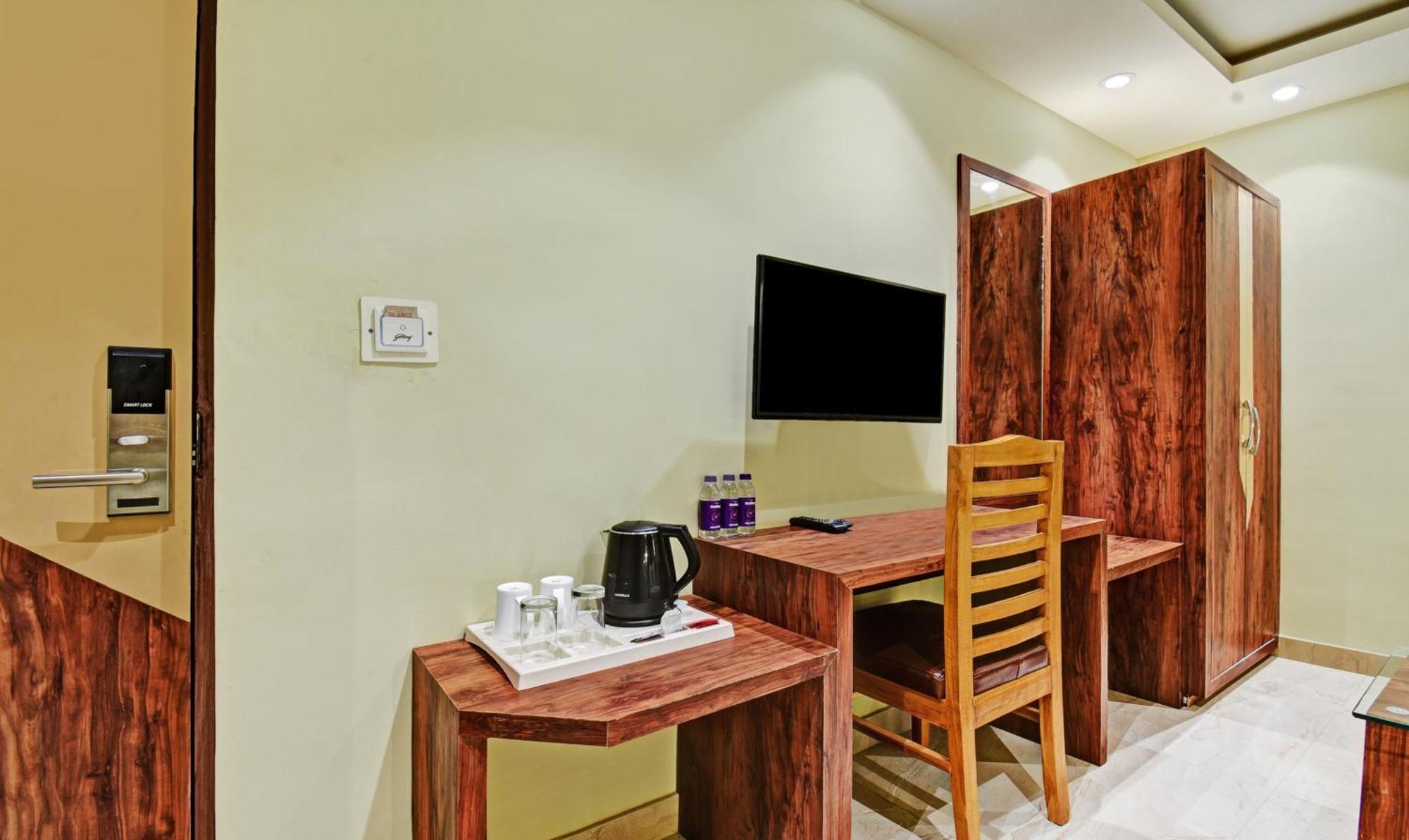 Treebo Rejoice 52 - 3Km From Huda City Metro Station Badshahpur Exteriör bild