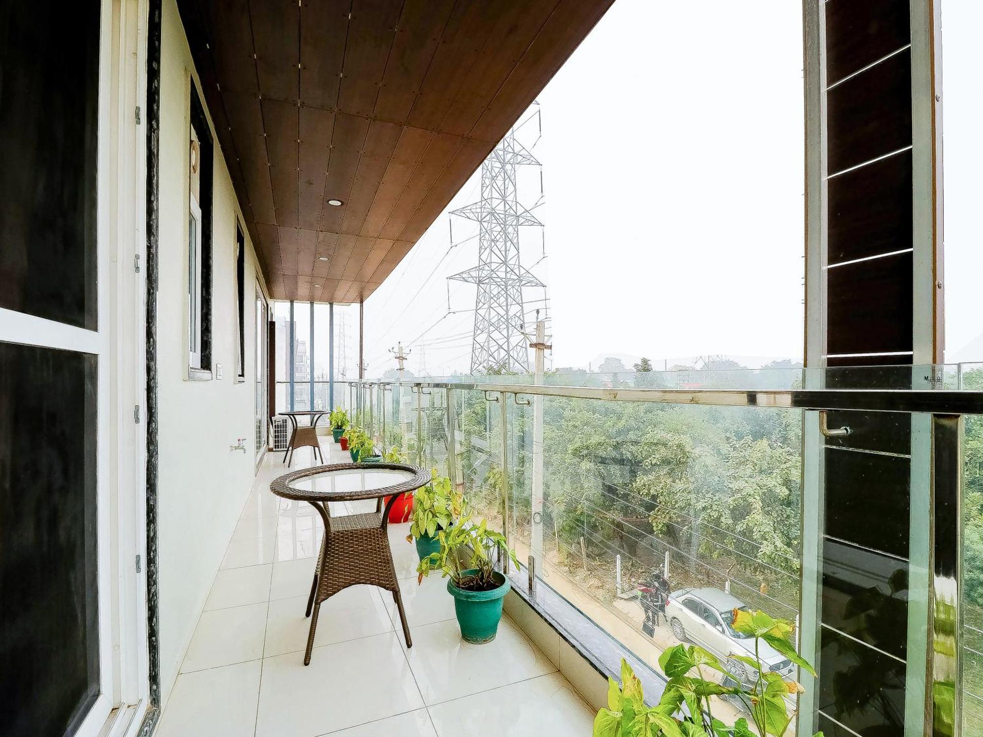Treebo Rejoice 52 - 3Km From Huda City Metro Station Badshahpur Exteriör bild