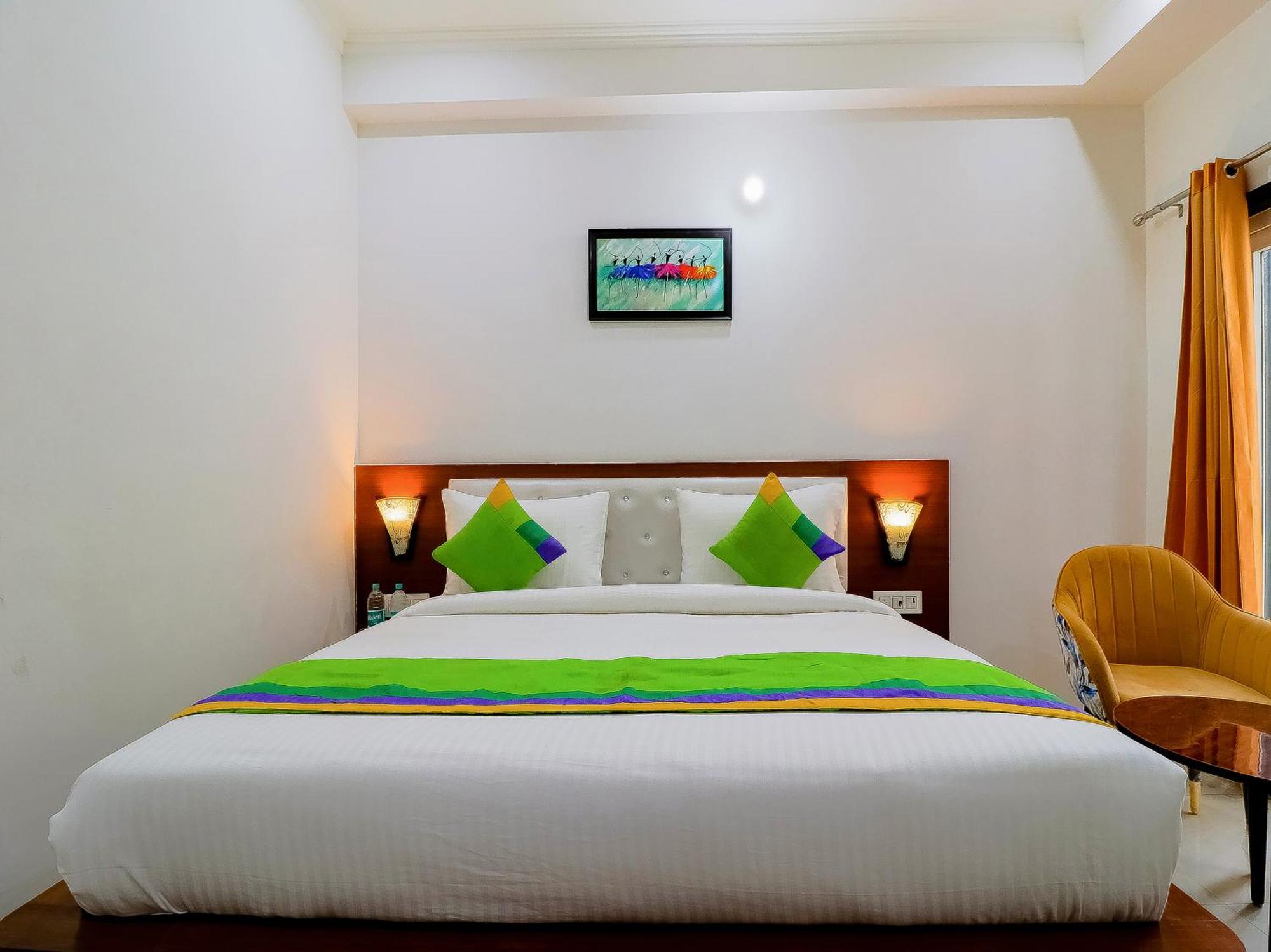 Treebo Rejoice 52 - 3Km From Huda City Metro Station Badshahpur Exteriör bild