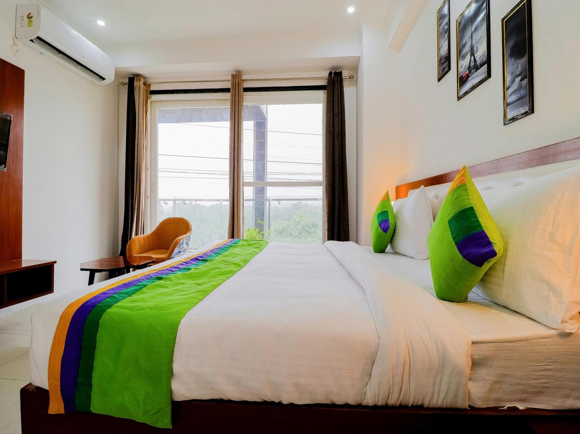 Treebo Rejoice 52 - 3Km From Huda City Metro Station Badshahpur Exteriör bild