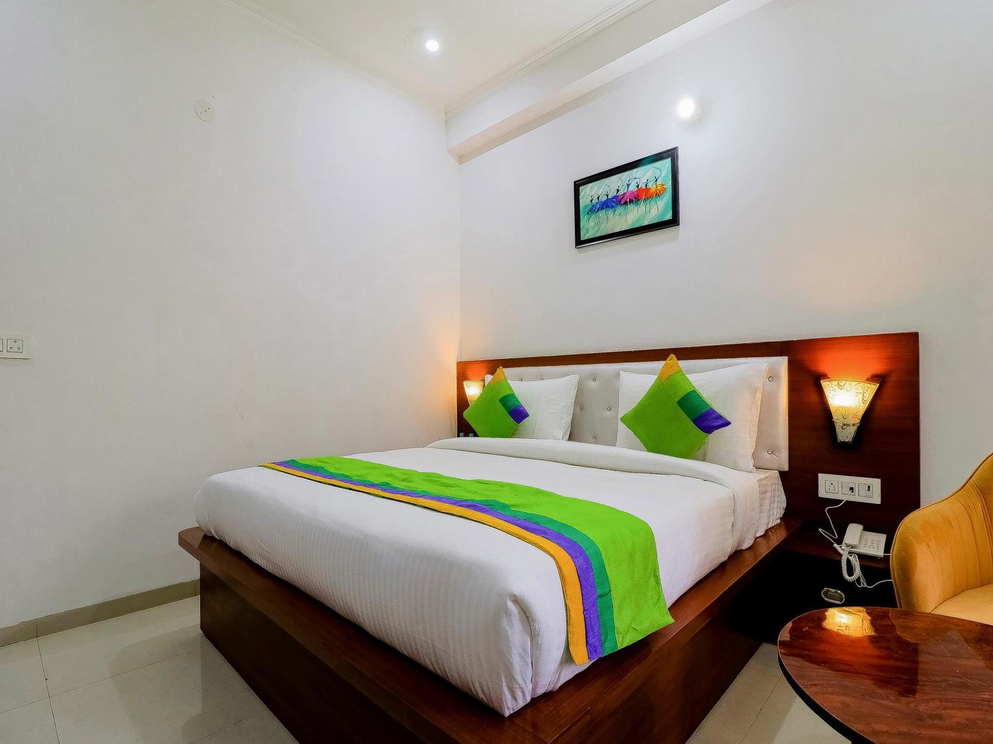 Treebo Rejoice 52 - 3Km From Huda City Metro Station Badshahpur Exteriör bild