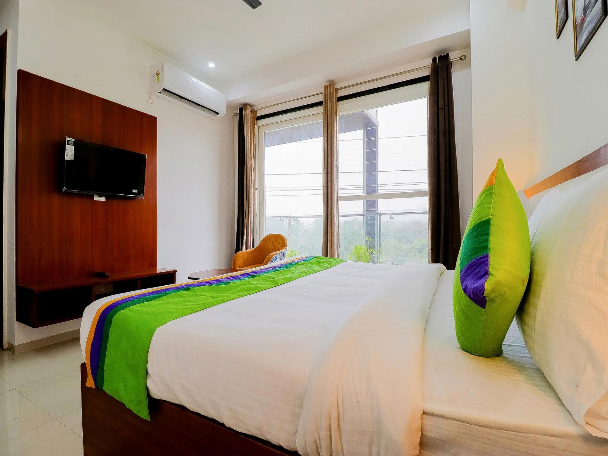 Treebo Rejoice 52 - 3Km From Huda City Metro Station Badshahpur Exteriör bild