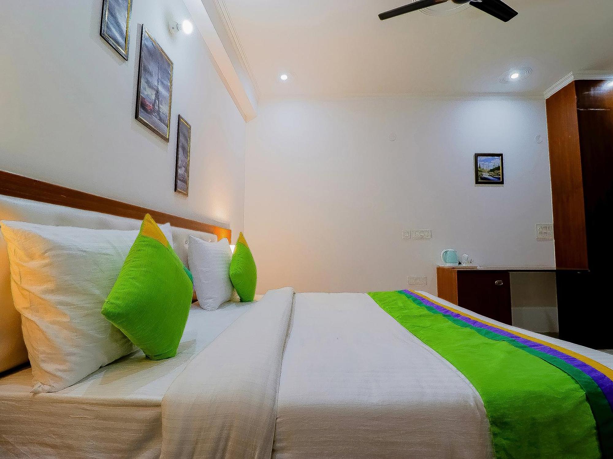 Treebo Rejoice 52 - 3Km From Huda City Metro Station Badshahpur Exteriör bild