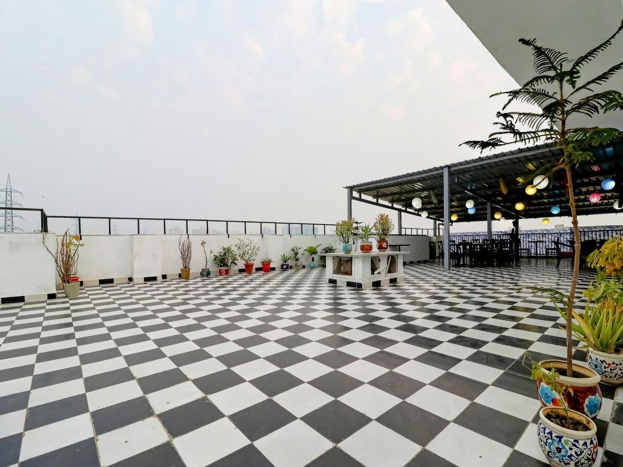 Treebo Rejoice 52 - 3Km From Huda City Metro Station Badshahpur Exteriör bild